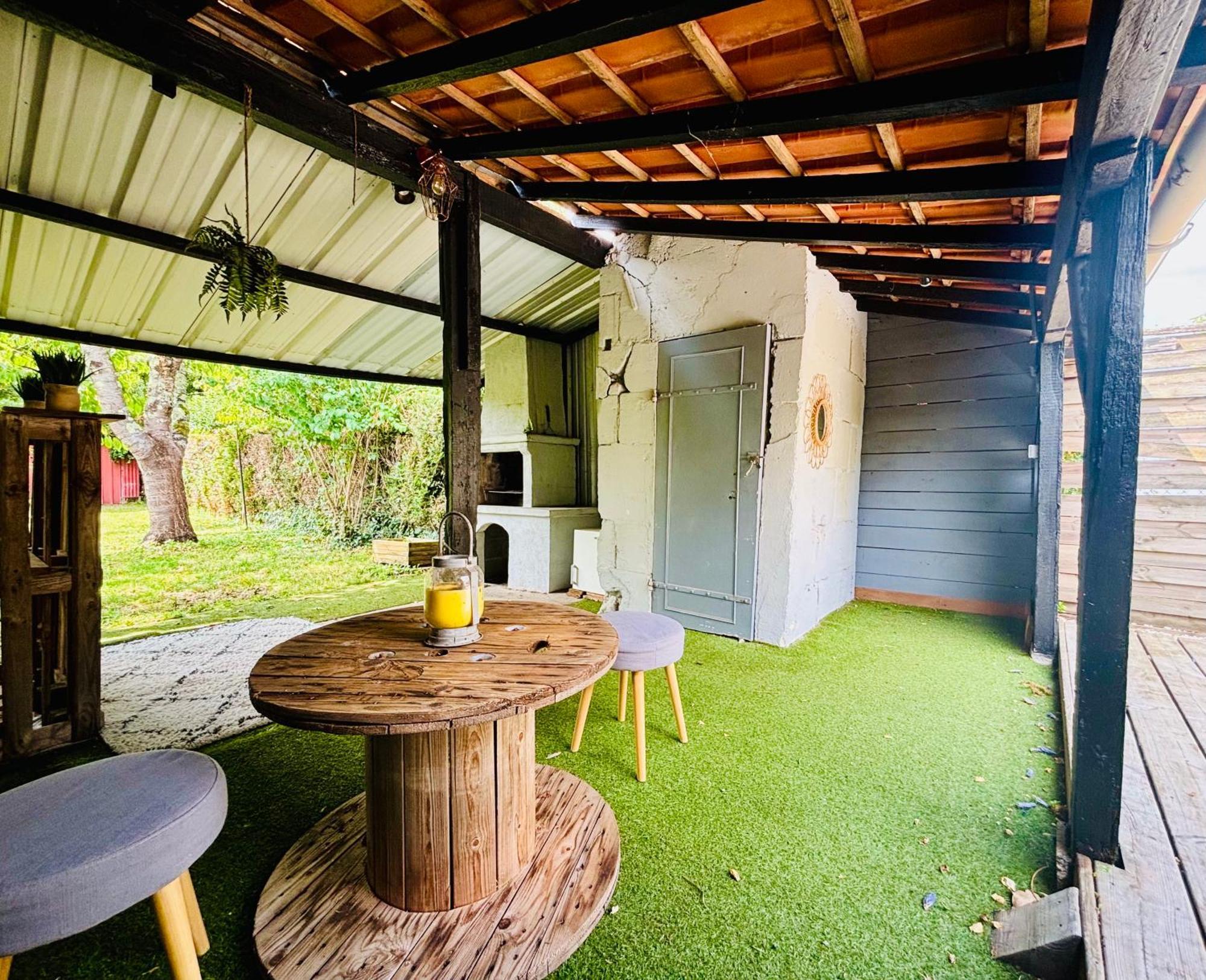 La Maison Du Parc, Charme Et Tranquillite Niort Exterior photo